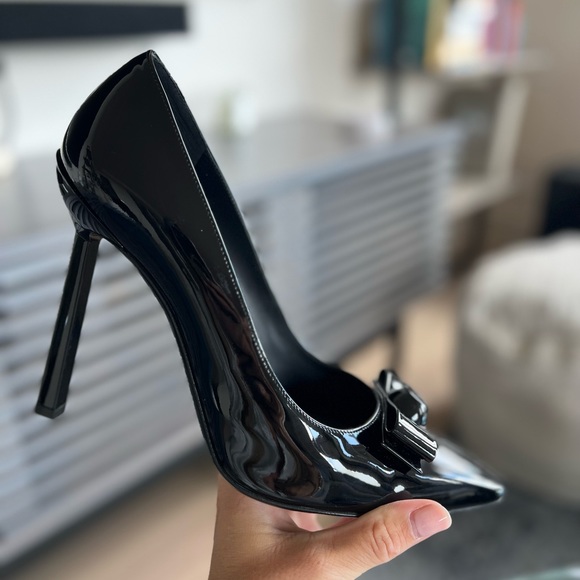 Ferragamo “Vara” Pumps [11 Women’s] - Picture 6 of 13